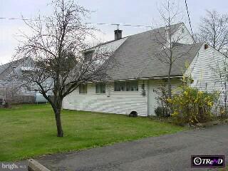 152 Harmony Road Levittown, PA 19056 - Photo 3 of 5 Gallery Image 3