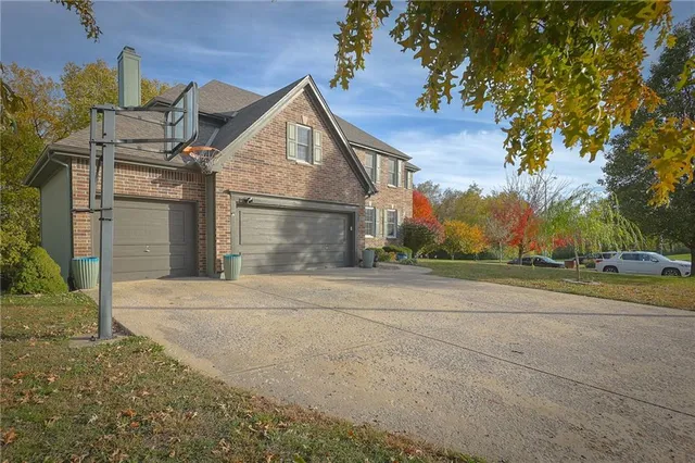 $530,000 | 9001 North Manning Avenue, Kansas City, MO 64157