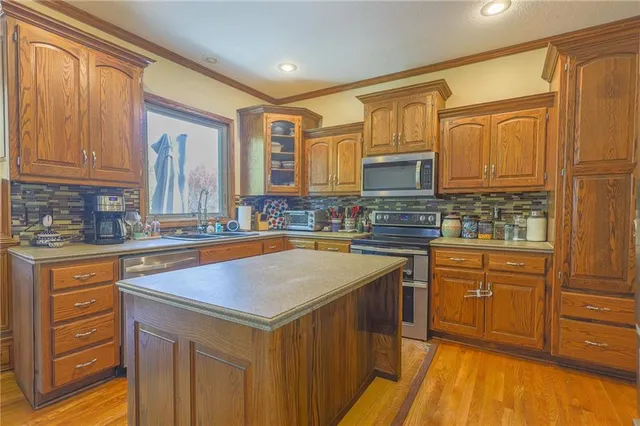 $530,000 | 9001 North Manning Avenue, Kansas City, MO 64157