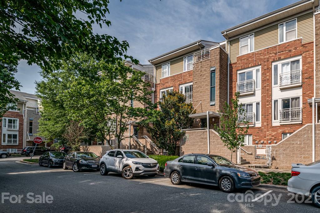 619 Raphael Place Charlotte, NC 28205 - Photo 2 of 25 Gallery Image 2