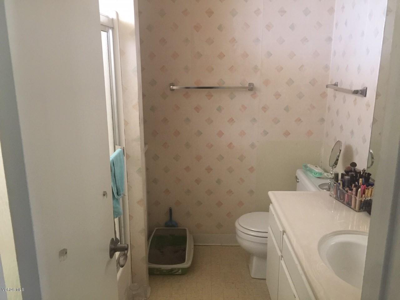 14886 Reedley Street, Unit B Moorpark, CA 93021 - Photo 16 of 26 Upstairs Bathroom