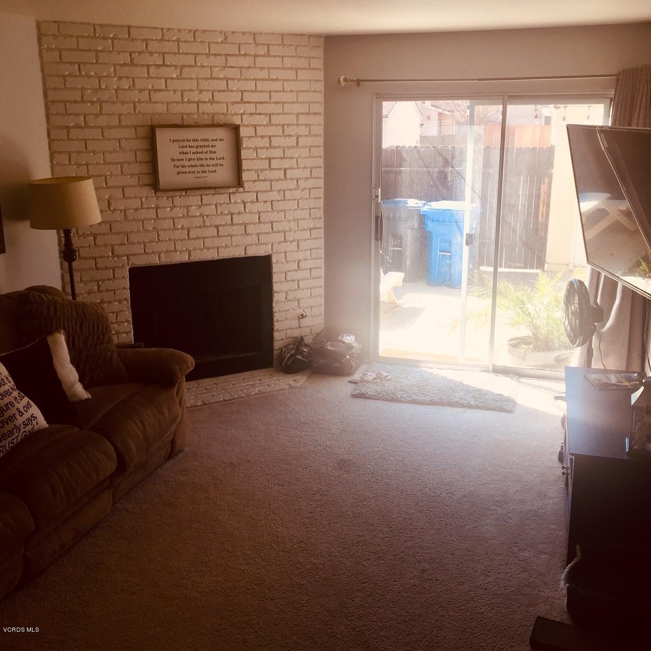 LivingRoom/Fireplace