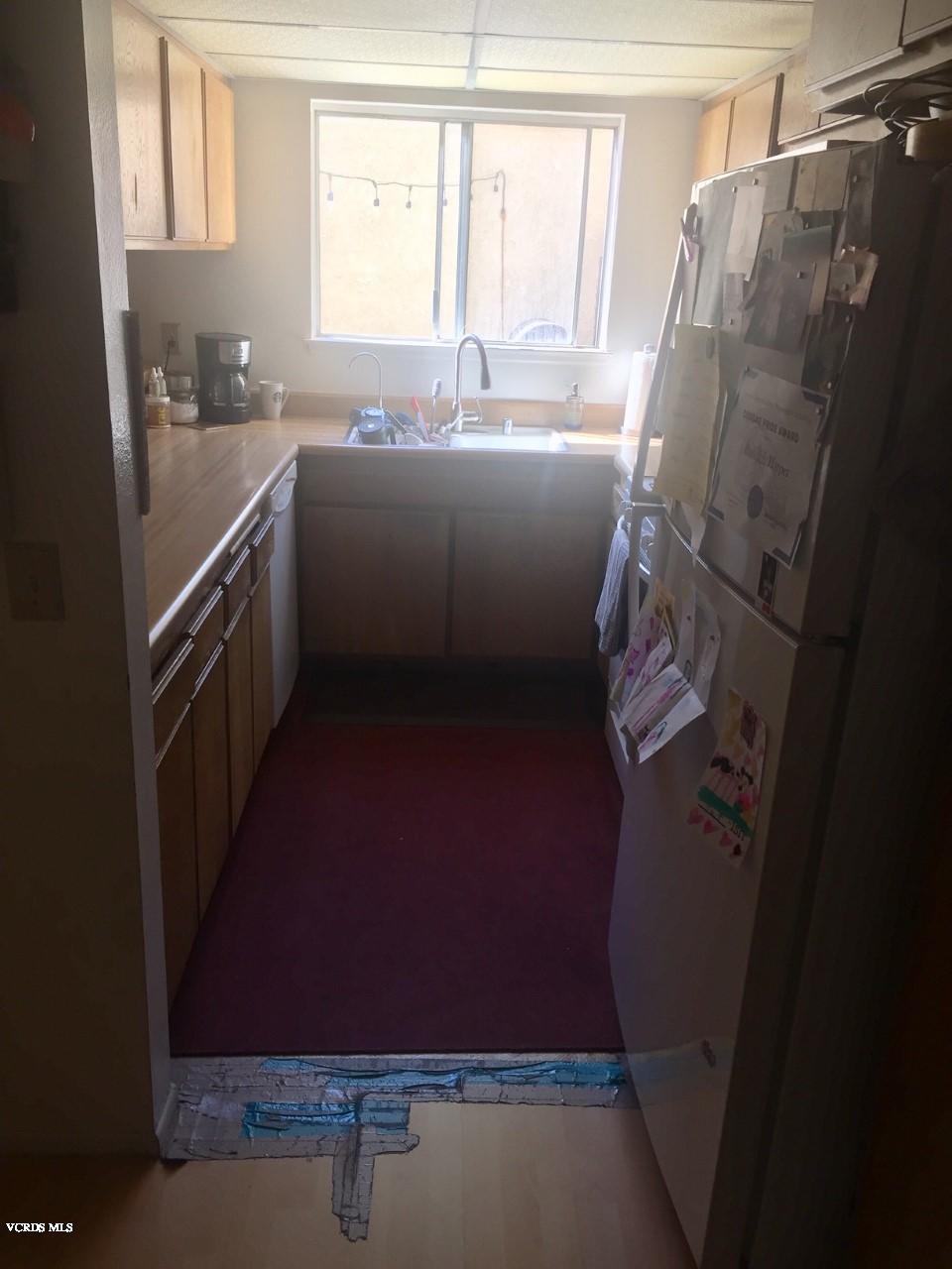 14886 Reedley Street, Unit B Moorpark, CA 93021 - Photo 8 of 26 Kitchen