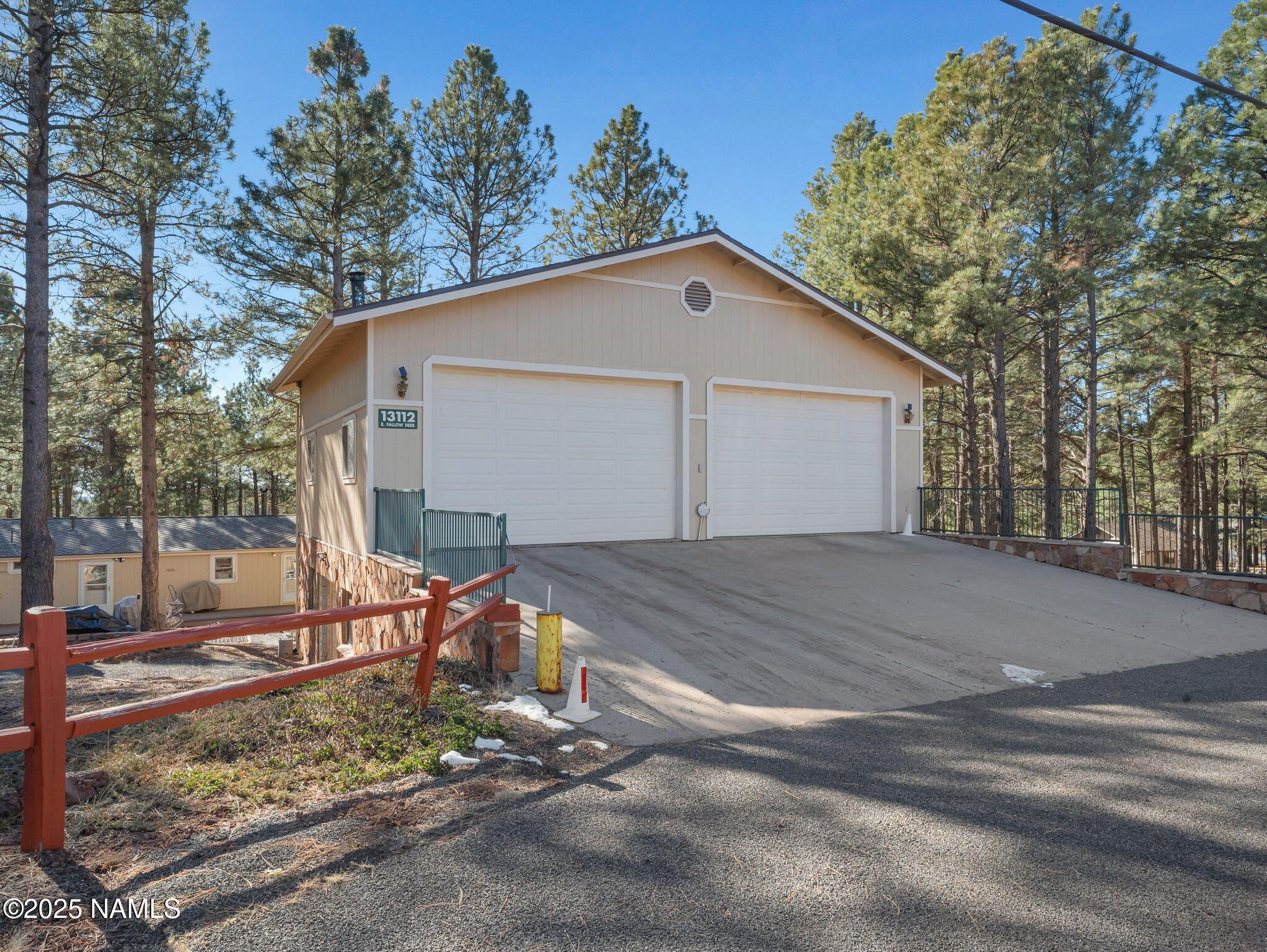 13112 Fallow Deer Road Parks, AZ 86018 - Photo 21 of 39 a backyard of a house with table and chairs