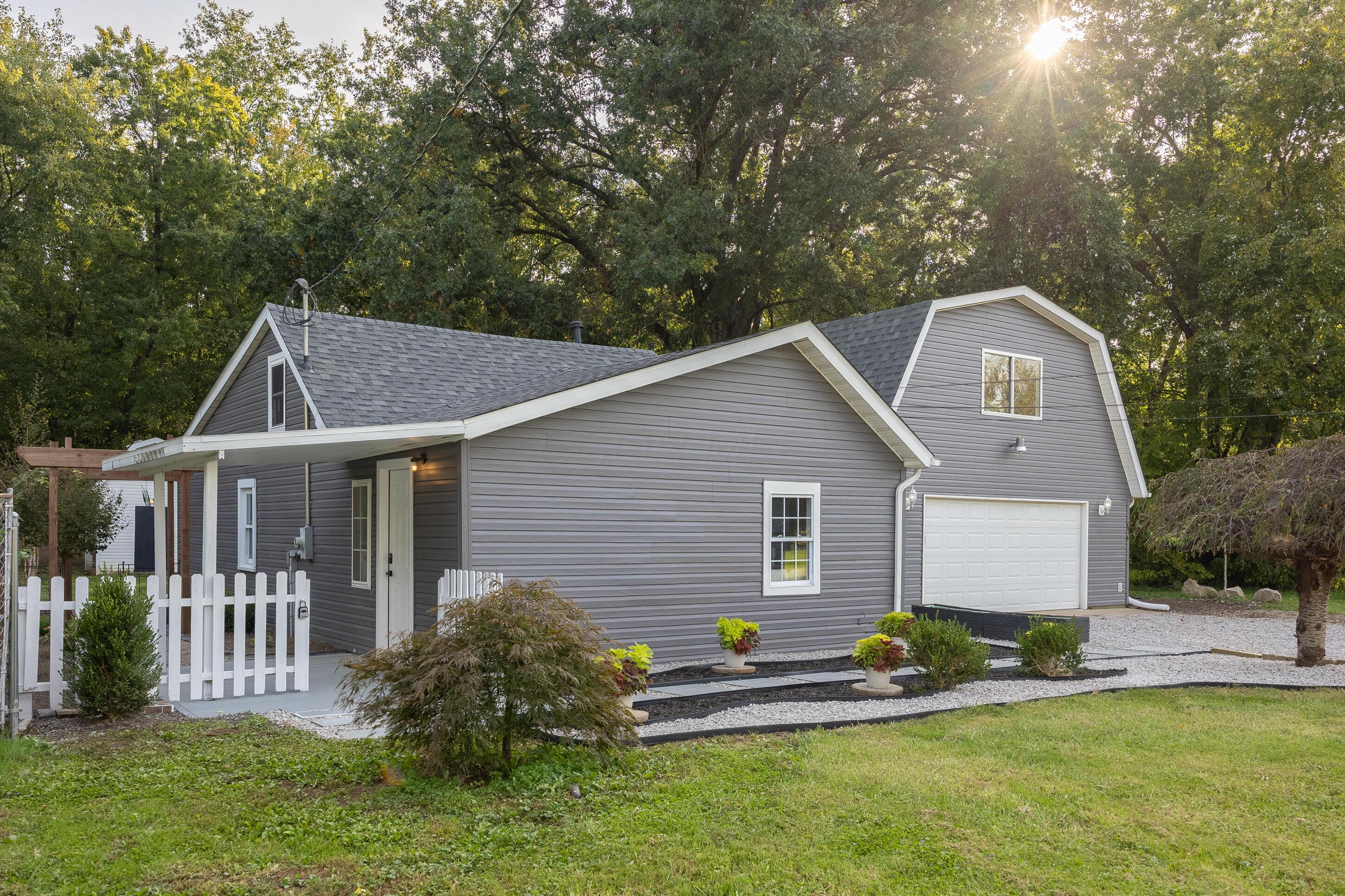2045 Whitehead Road Columbus, OH 43223 - Photo 2 of 55 2045 Whitehead rd_02