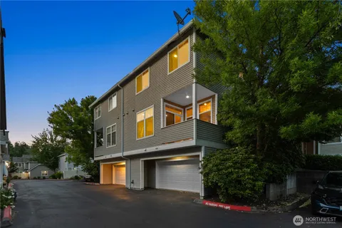 $750,000 | 460 226th Place Northeast, Sammamish, WA 98074