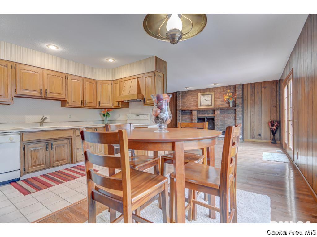 6929 Mechanicsburg Road Springfield, IL 62712 - Photo 7 of 36