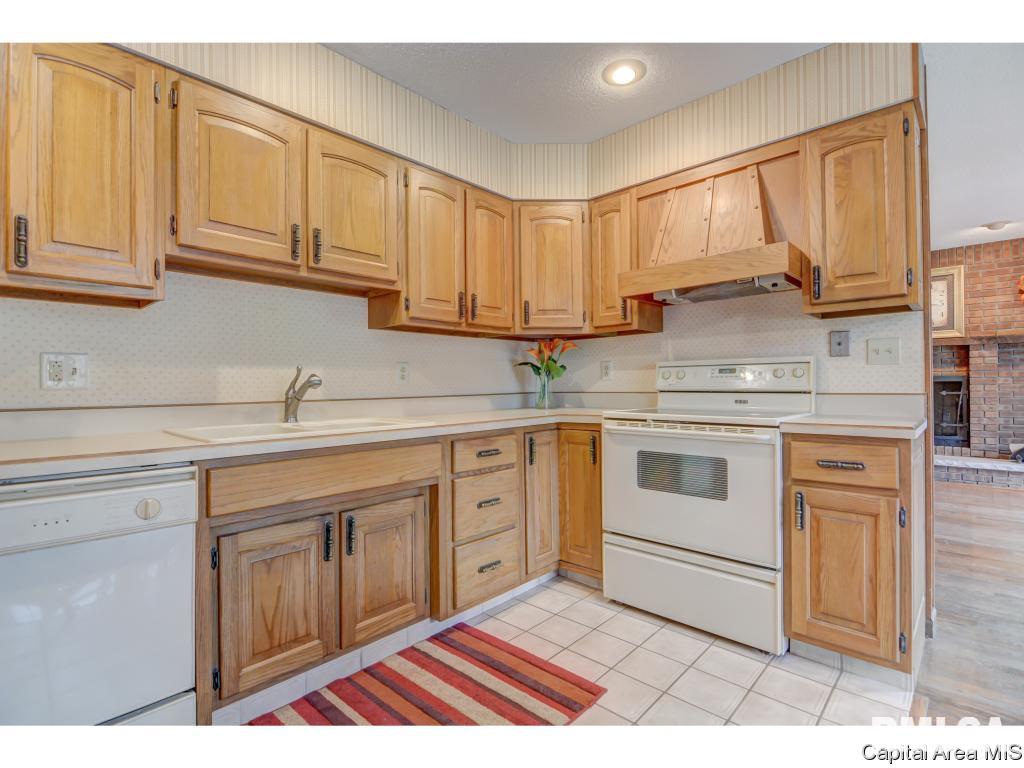 6929 Mechanicsburg Road Springfield, IL 62712 - Photo 8 of 36