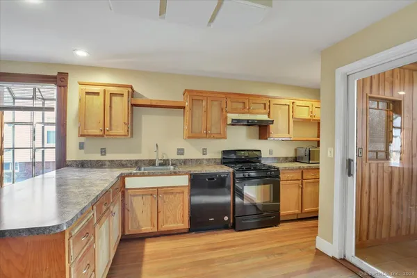 $1,900 | 29 Fairview Street, West Hartford, CT 06119