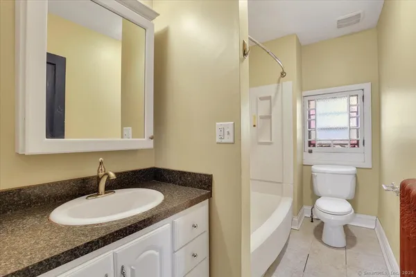 $1,900 | 29 Fairview Street, West Hartford, CT 06119