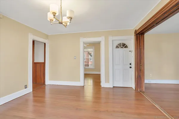 $1,900 | 29 Fairview Street, West Hartford, CT 06119