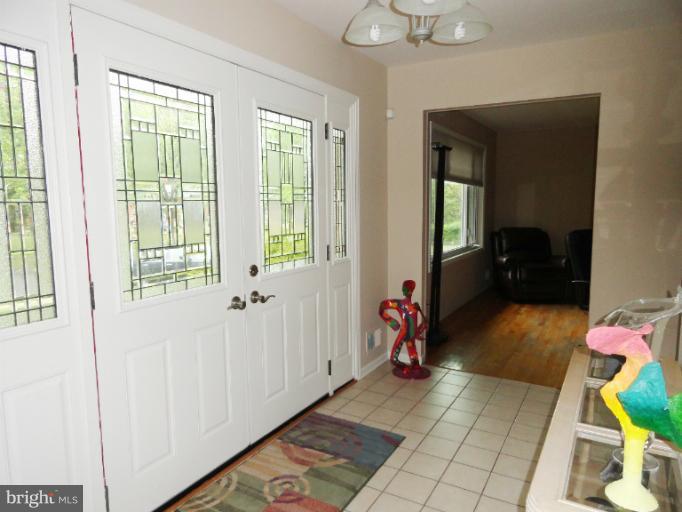 7203 Denberg Road Baltimore, MD 21209 - Photo 2 of 22 Foyer