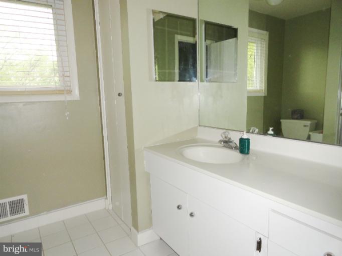 7203 Denberg Road Baltimore, MD 21209 - Photo 11 of 22 Bath (Master)