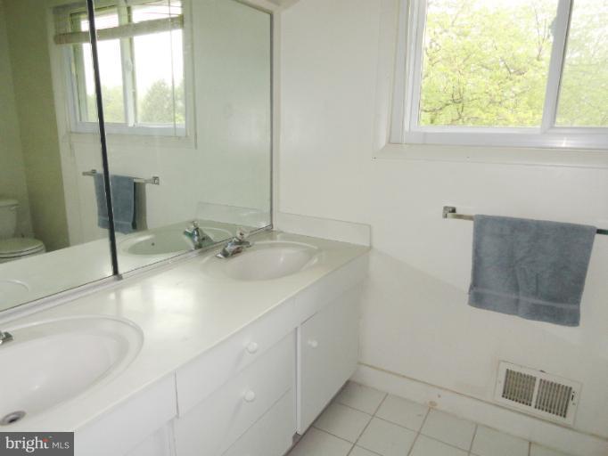 7203 Denberg Road Baltimore, MD 21209 - Photo 12 of 22 Bath2