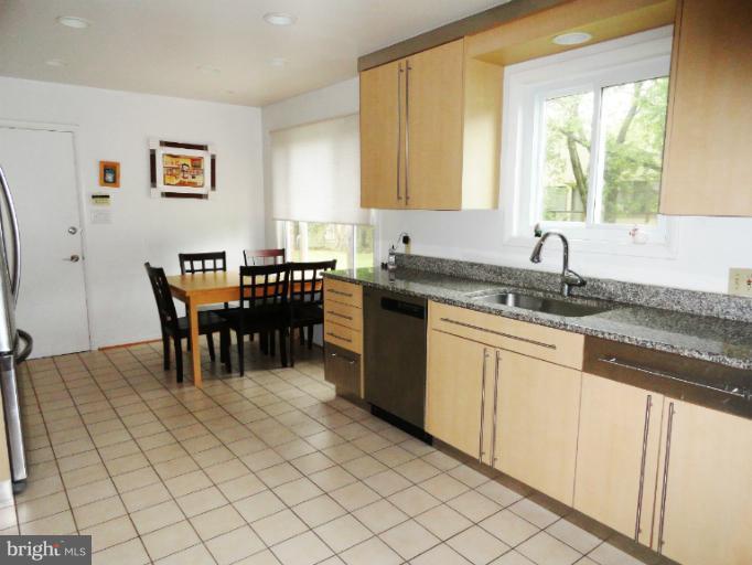 7203 Denberg Road Baltimore, MD 21209 - Photo 20 of 22 Kitchen2