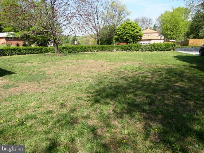 7203 Denberg Road Baltimore, MD 21209 - Photo 3 of 22 Front Yard