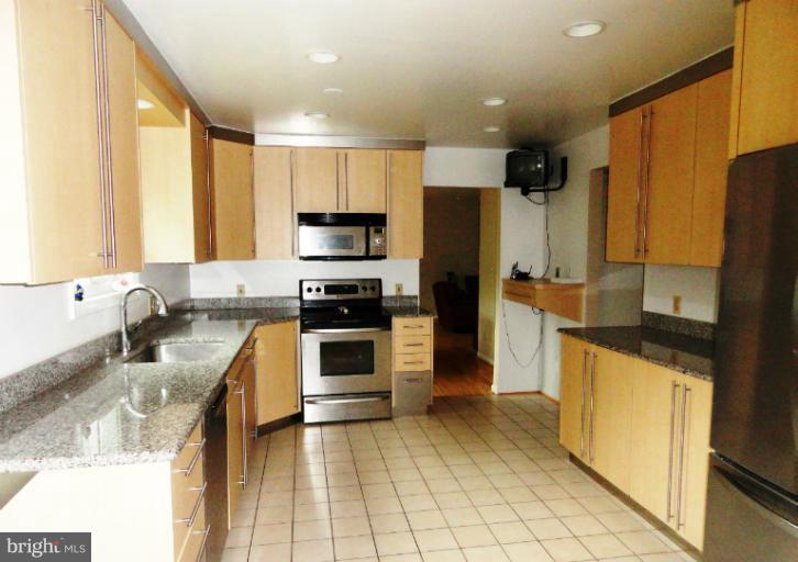 7203 Denberg Road Baltimore, MD 21209 - Photo 6 of 22 Kitchen