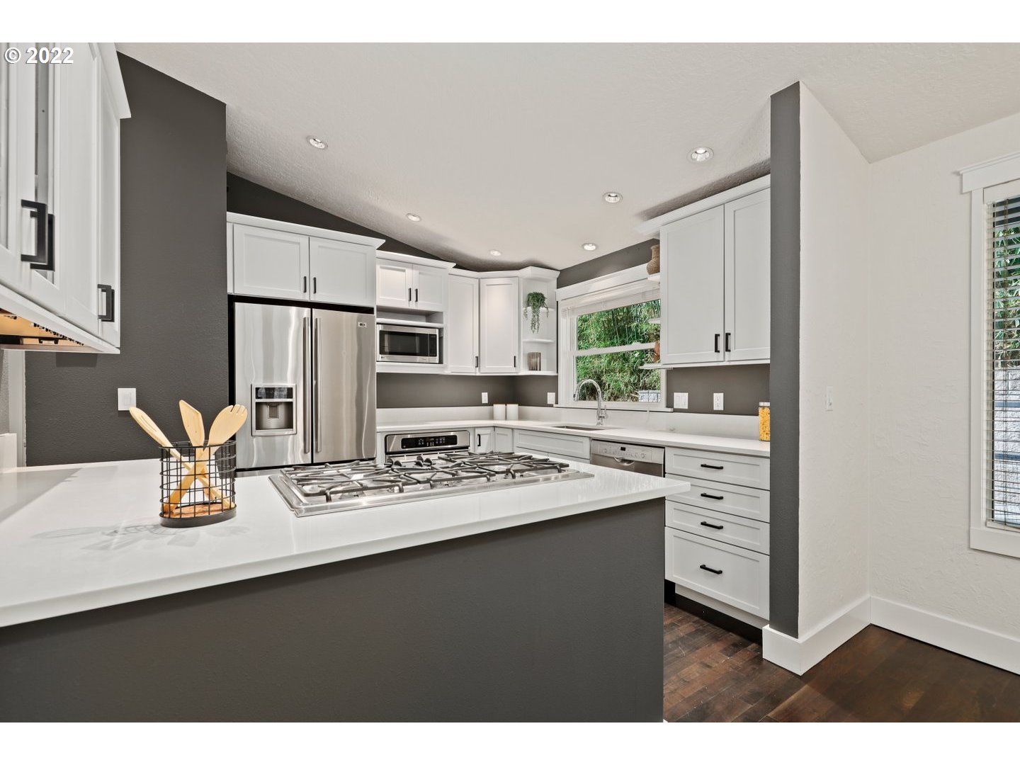 4856 Southwest Garden Home Road Portland, OR 97219 - Photo 17 of 32 Gallery Image 17