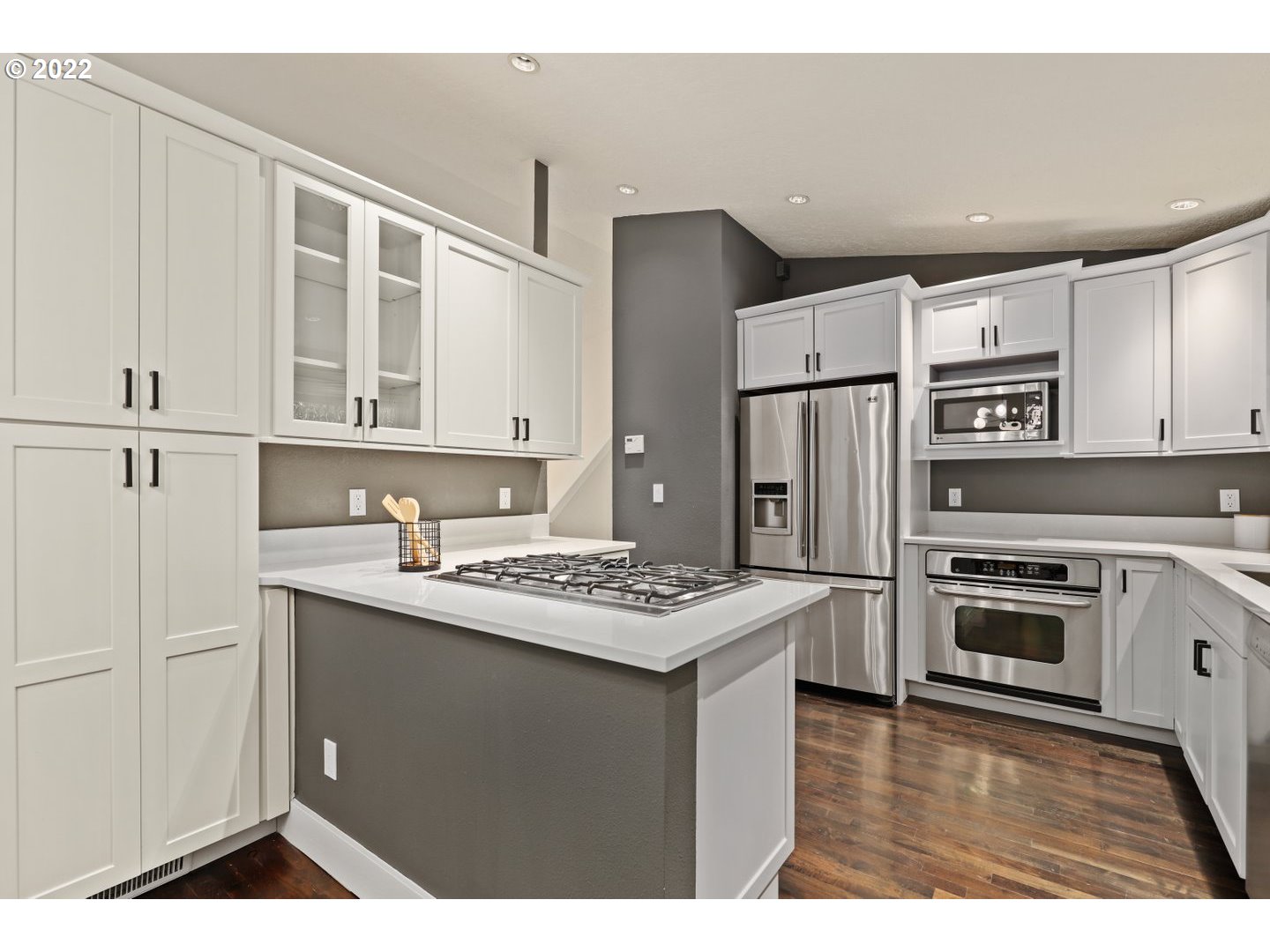 4856 Southwest Garden Home Road Portland, OR 97219 - Photo 18 of 32 Gallery Image 18