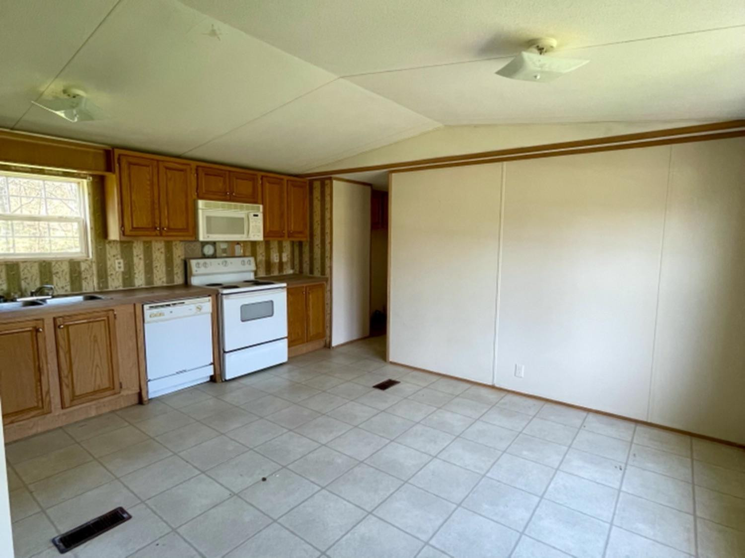 6470 Donaldson Road Mount Sterling, KY 40353 - Photo 6 of 18 Eat-in Kitchen