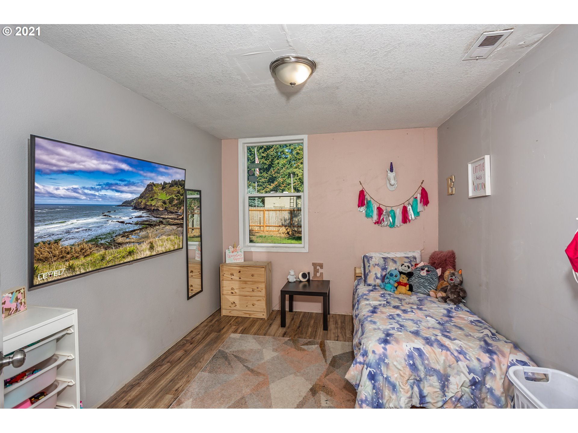 35140 Southeast Brooks Road Boring, OR 97009 - Photo 3 of 31 a bedroom with furniture and a painting on the wall