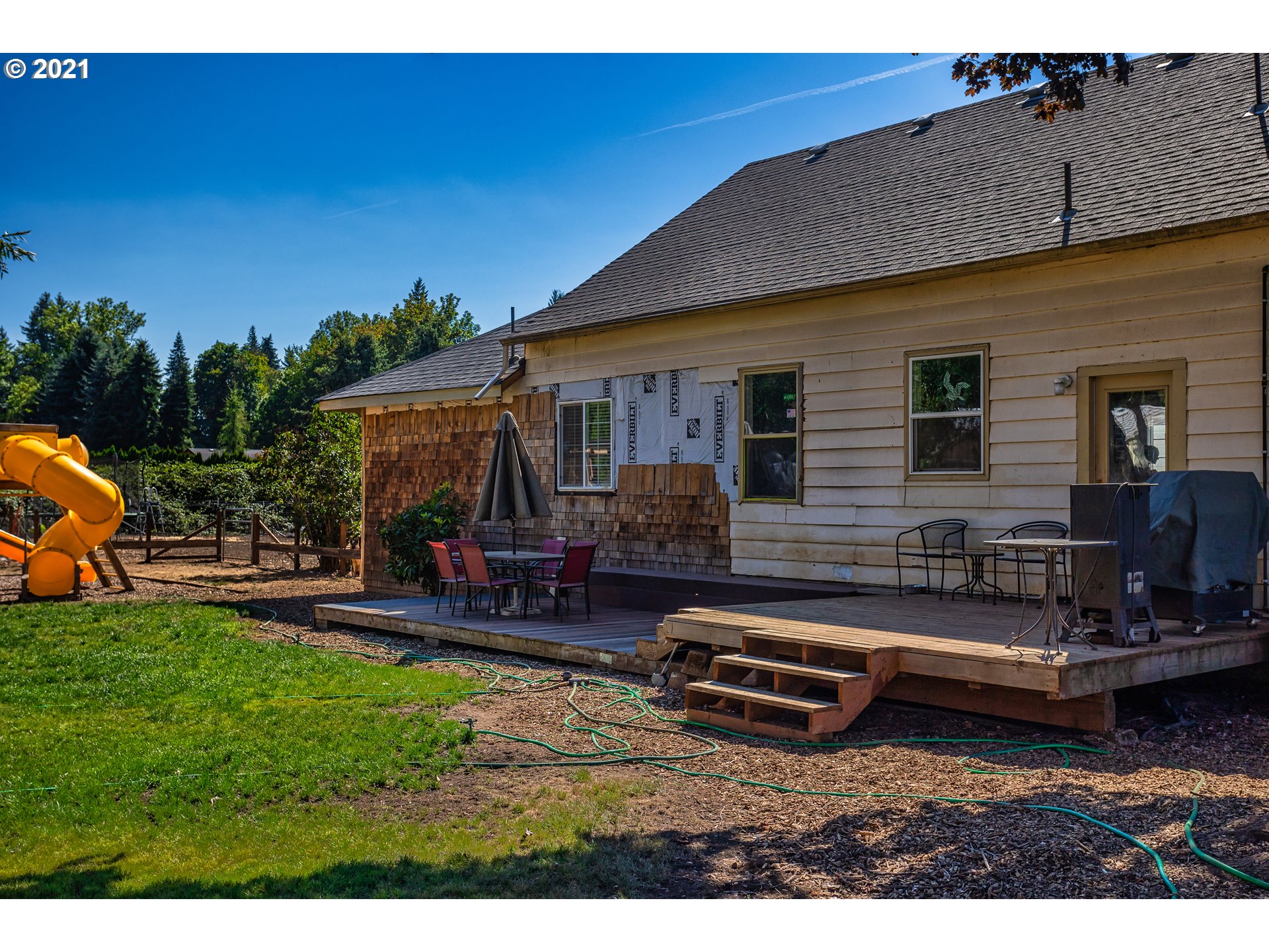 35140 Southeast Brooks Road Boring, OR 97009 - Photo 29 of 31 a backyard of a house with seating space