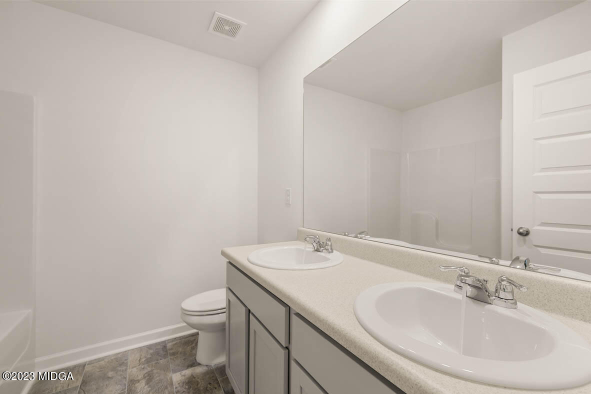 140 Farmers Way Perry, GA 31069 - Photo 18 of 46 Chelsea 2nd floor bath
