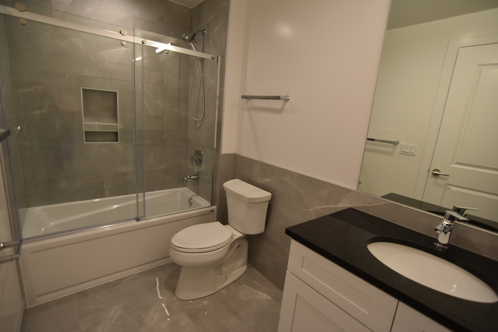 3833 North Broadway, Unit 712 Chicago, IL 60613 - Photo 11 of 15