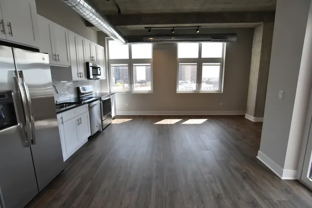 $3,750 | 3833 North Broadway, Unit 712, Chicago, IL 60613