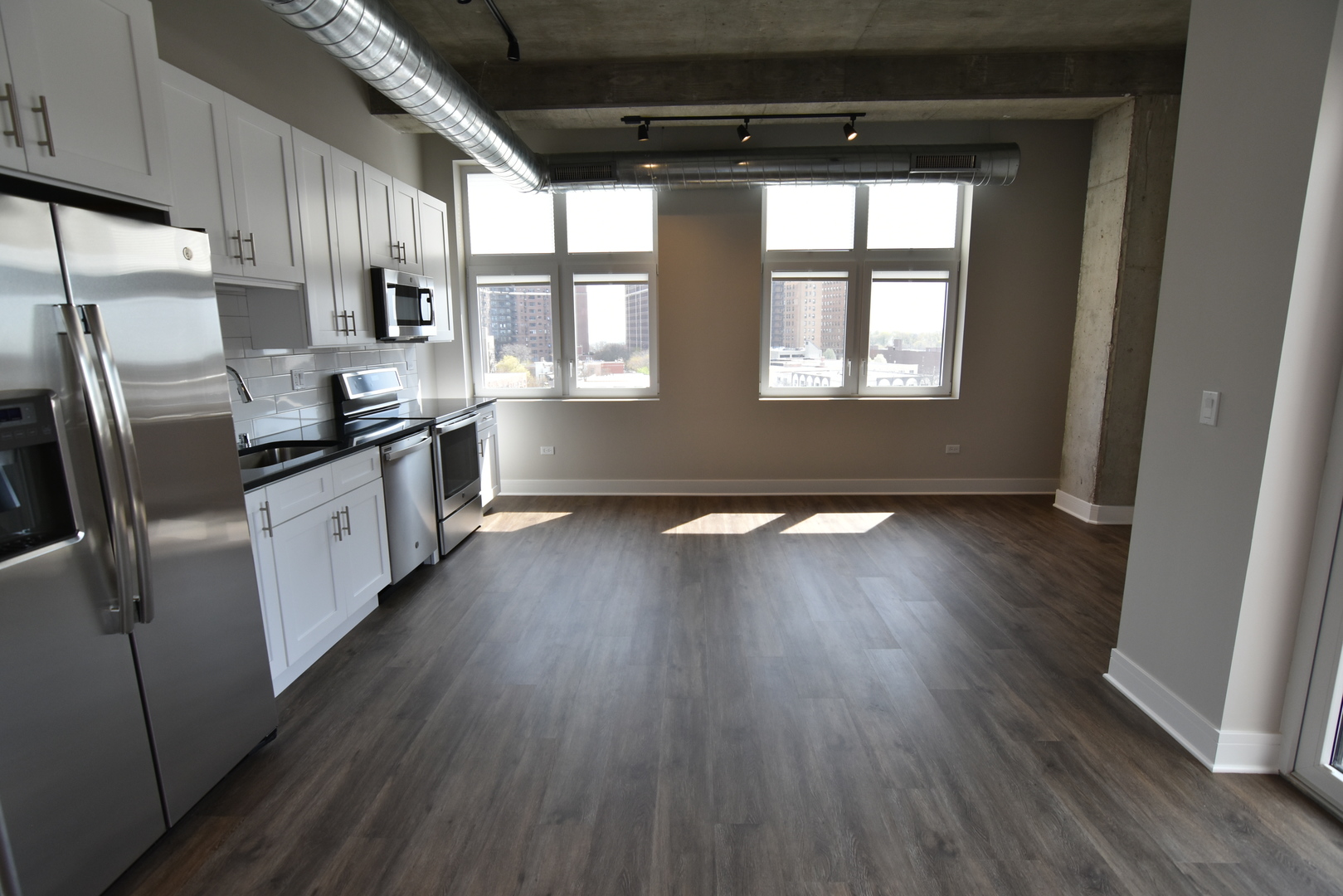 3833 North Broadway, Unit 712 Chicago, IL 60613 - Photo 2 of 15