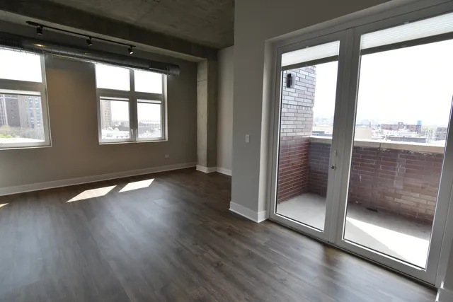 $3,750 | 3833 North Broadway, Unit 712, Chicago, IL 60613