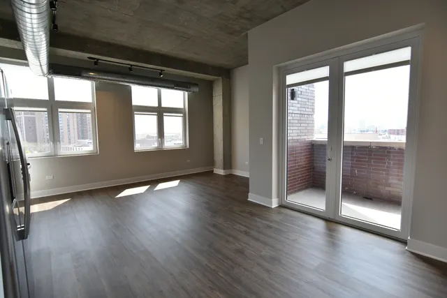 $3,750 | 3833 North Broadway, Unit 712, Chicago, IL 60613