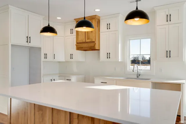 $369,900 | 4971 Chickadee Drive, Woodburn, IN 46797