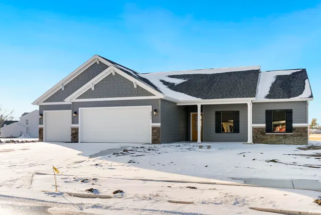 $369,900 | 4971 Chickadee Drive, Woodburn, IN 46797