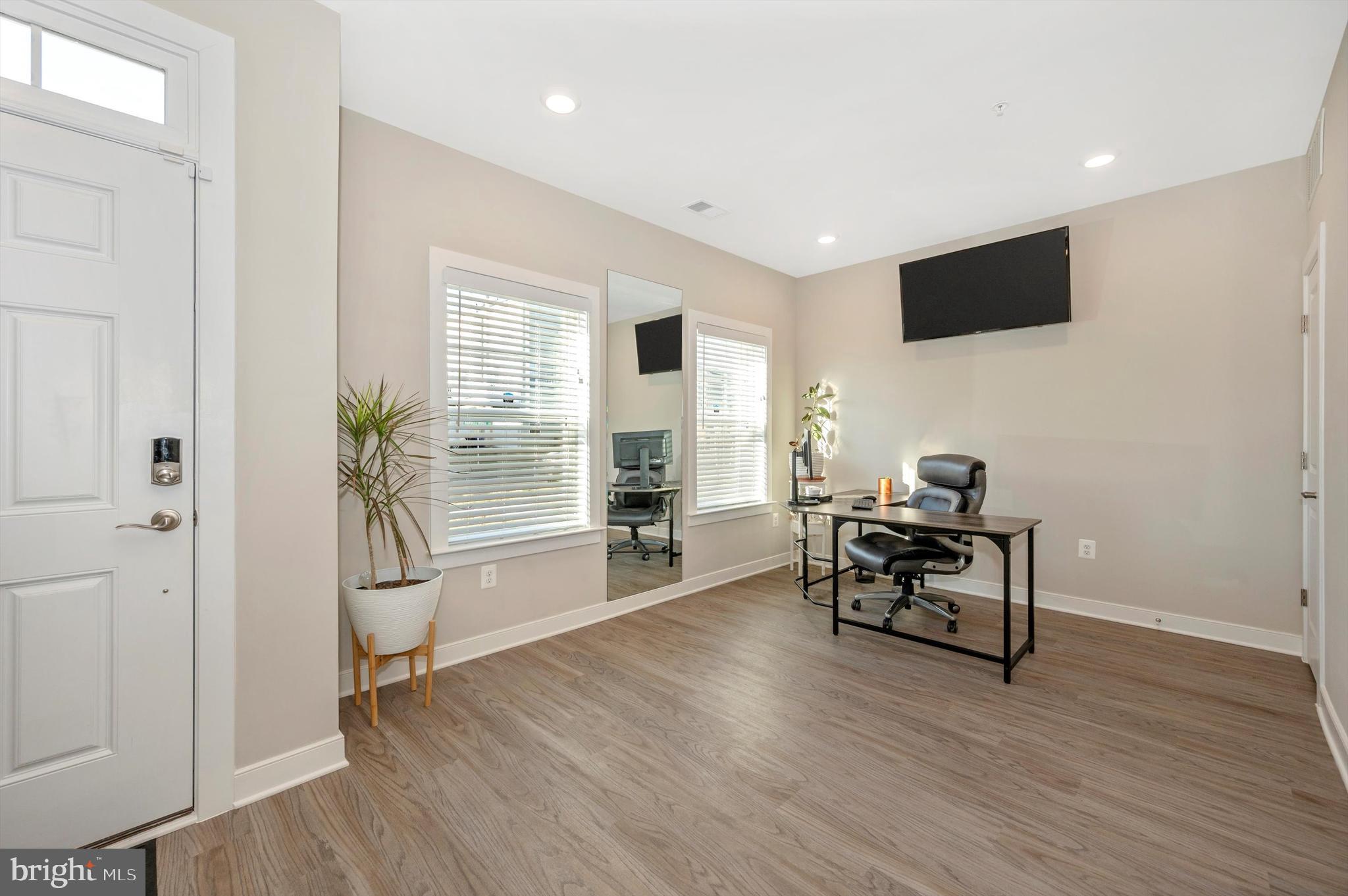 8508 Randell Ridge Road Frederick, MD 21704 - Photo 5 of 45 Tons of Natural Light