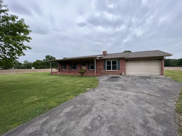 a view of a house with a backyard