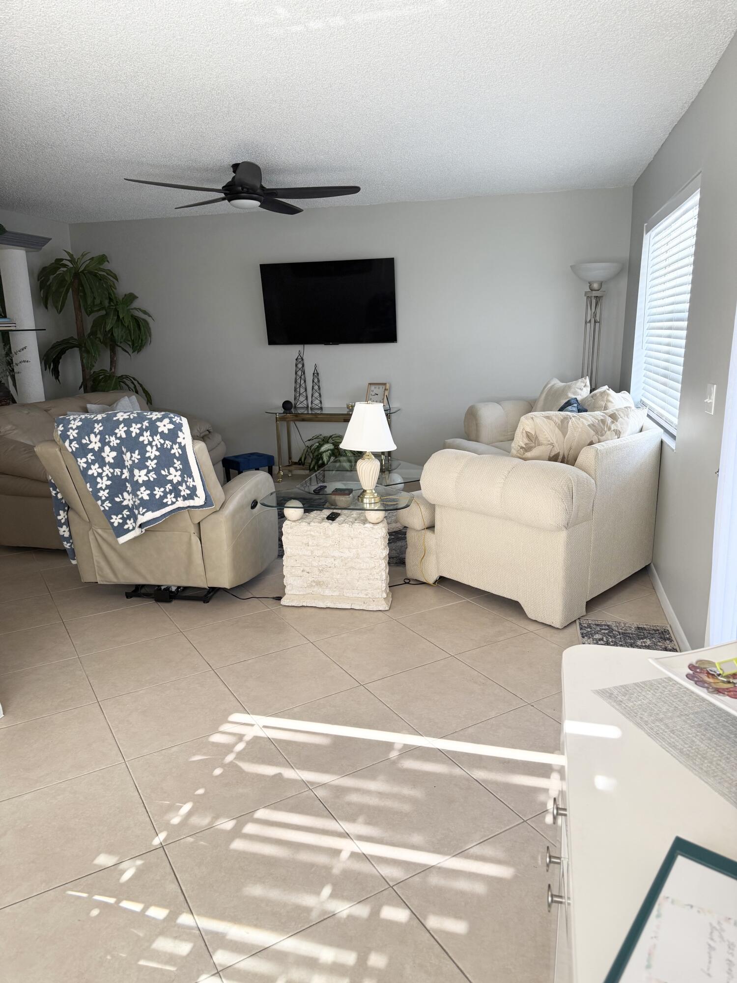 177 Burgandy Way Delray Beach, FL 33484 - Photo 4 of 16 IMG_E0064