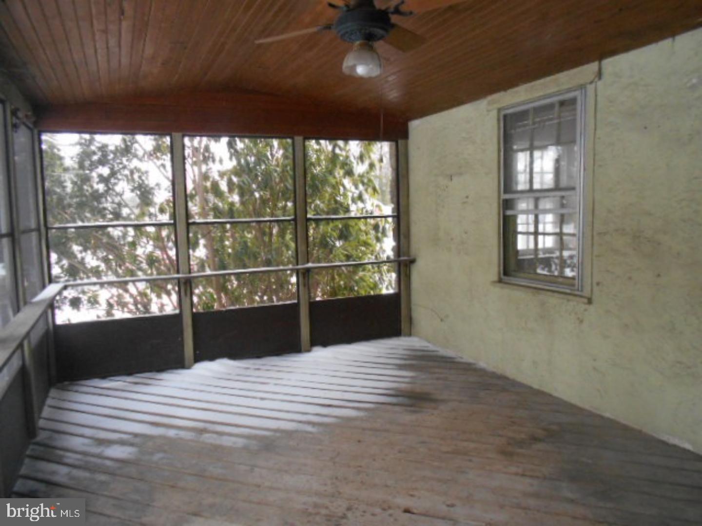 400 Maplewood Road Springfield, PA 19064 - Photo 4 of 19 Porch