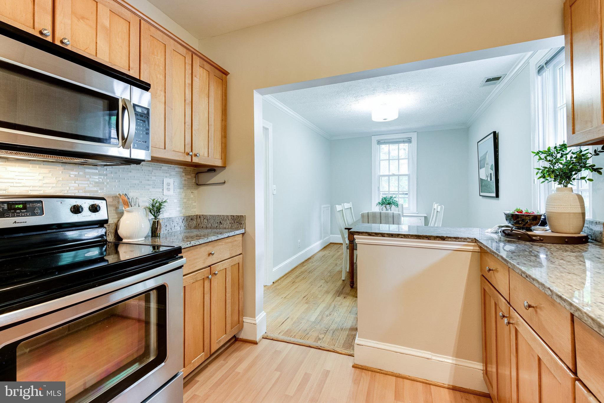 2707 Russell Road Alexandria, VA 22305 - Photo 14 of 69 Stainless steel appliances