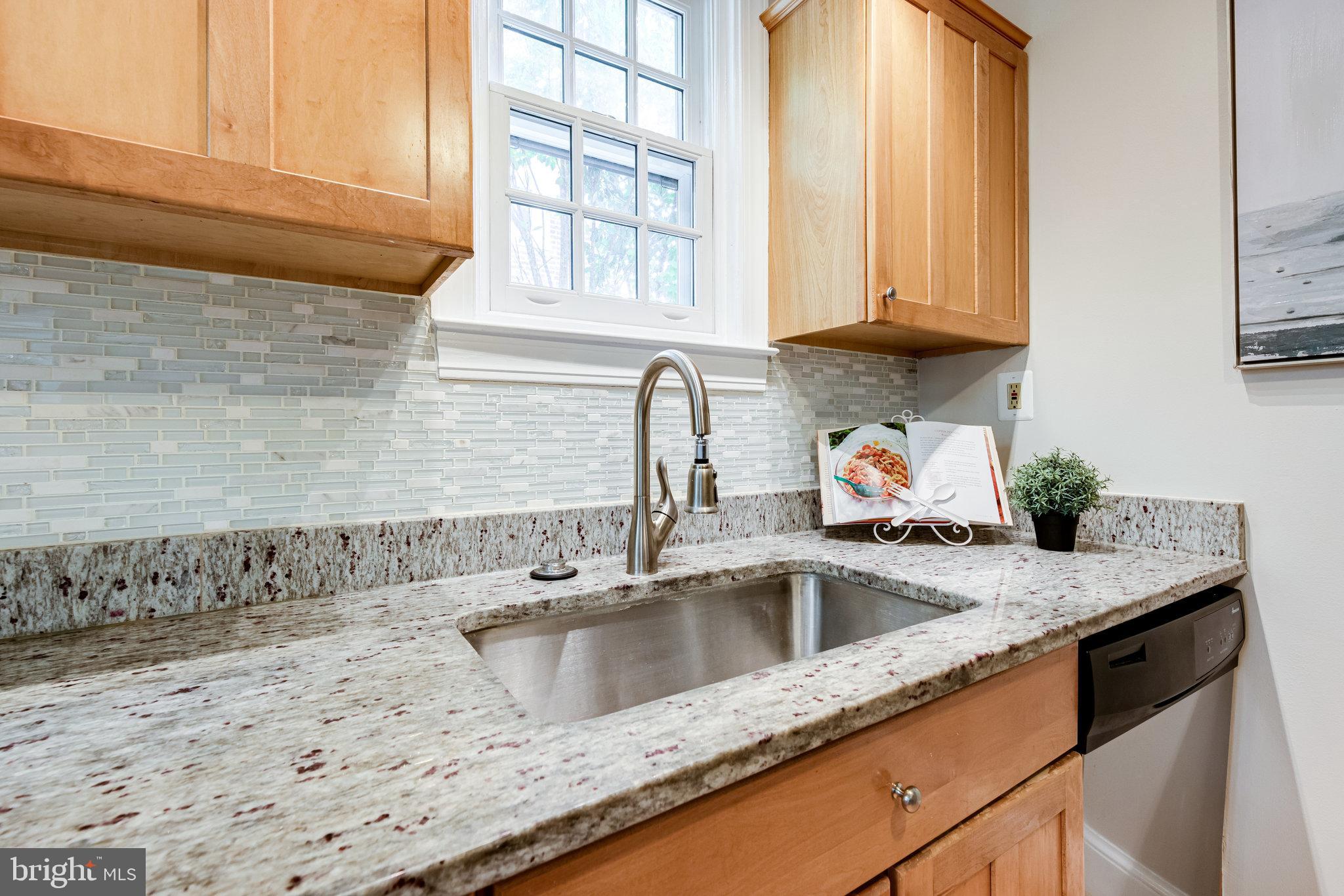 2707 Russell Road Alexandria, VA 22305 - Photo 17 of 69