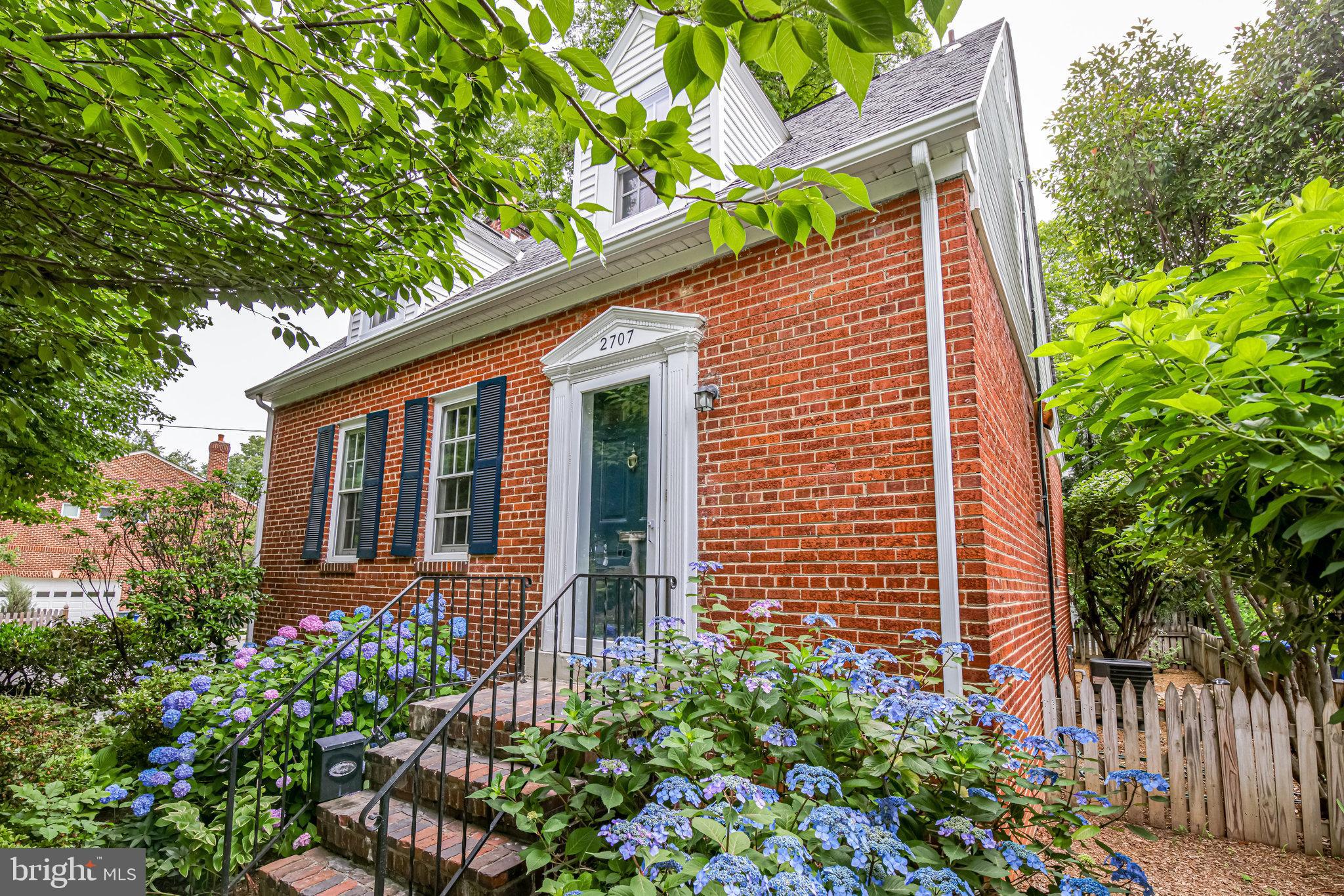 2707 Russell Road Alexandria, VA 22305 - Photo 4 of 69