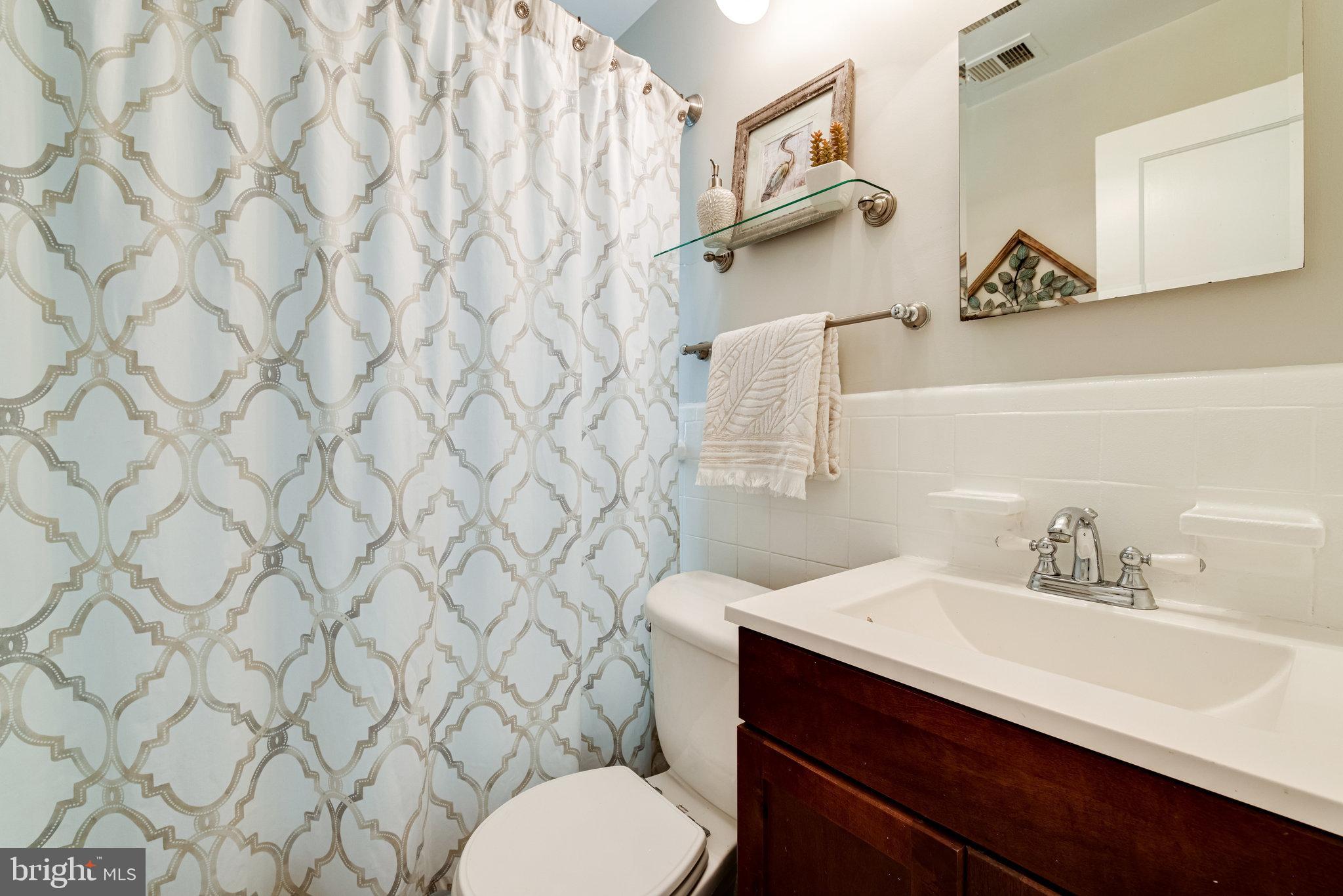 2707 Russell Road Alexandria, VA 22305 - Photo 40 of 69 Upstairs bathroom