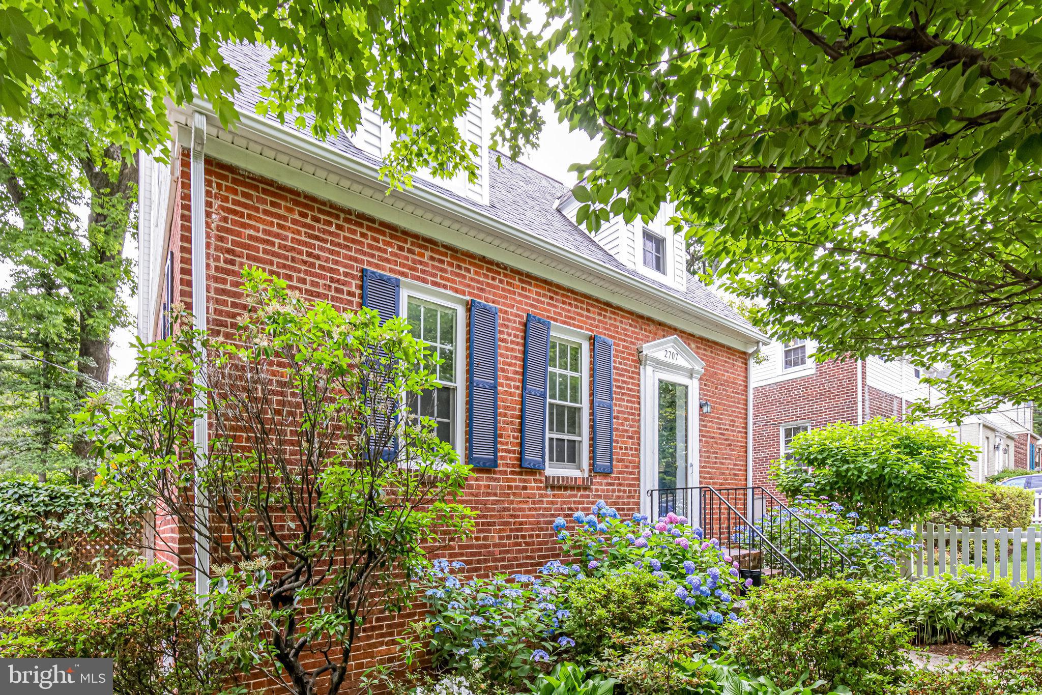2707 Russell Road Alexandria, VA 22305 - Photo 5 of 69