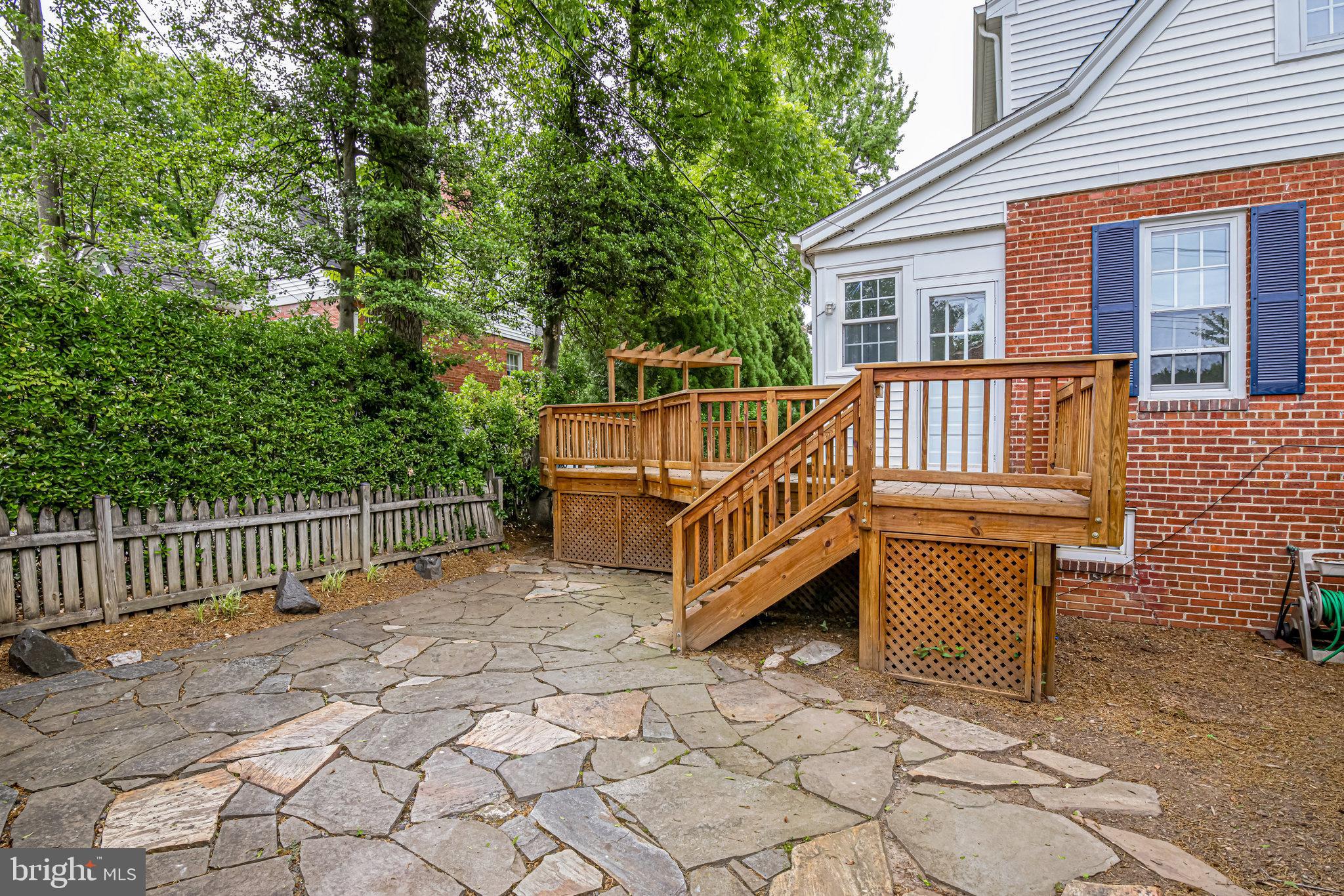 2707 Russell Road Alexandria, VA 22305 - Photo 59 of 69 Side yard patio