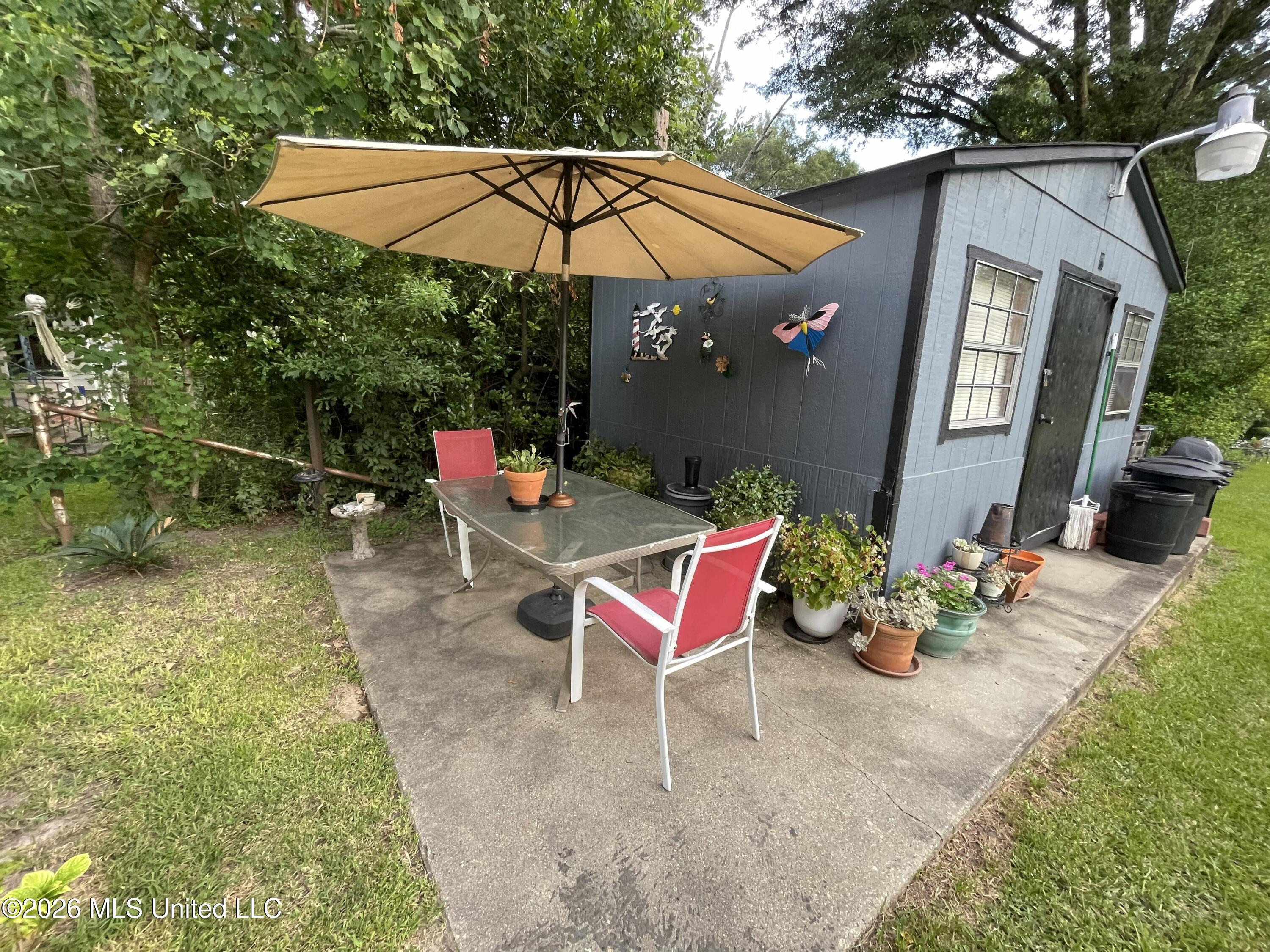 1172 West 20th Street Laurel, MS 39440 - Photo 21 of 36 rear patio