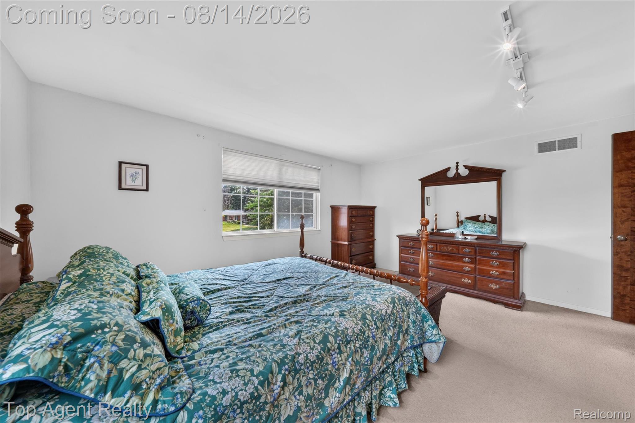 6084 Deguise Court Rochester, MI 48306 - Photo 22 of 50 27-6084-Deguise-Ct-Rochester-Hills-WindowStill.jpg