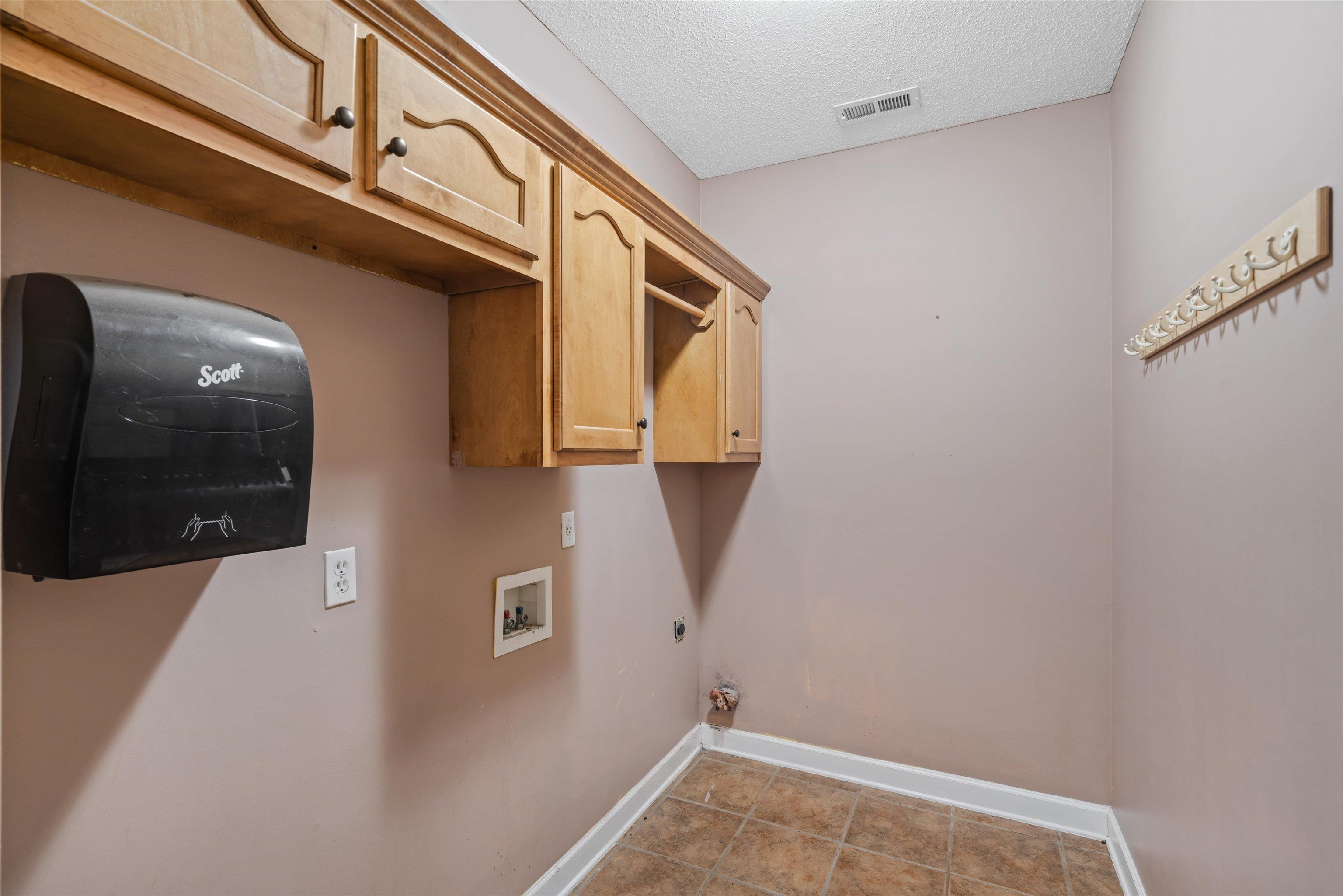 4972 Pleasant Ridge Drive Olive Branch, MS 38654 - Photo 15 of 24 a view of a hallway with entryway