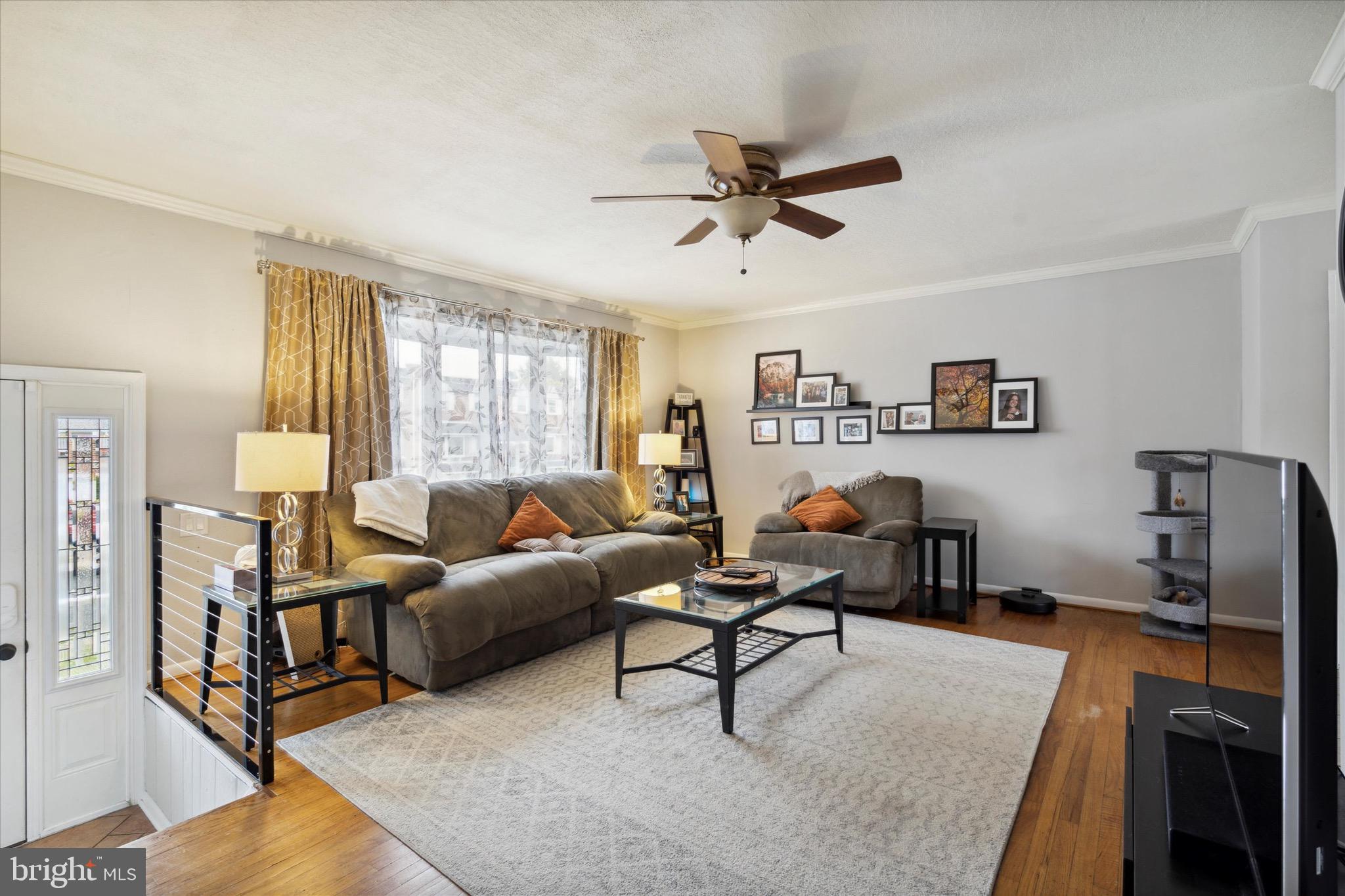 12114 Medford Road Philadelphia, PA 19154 - Photo 2 of 23 Living Room