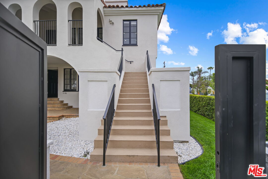 1148 South Stanley Avenue Los Angeles, CA 90019 - Photo 2 of 27