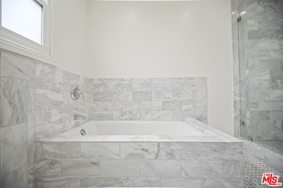 1148 South Stanley Avenue Los Angeles, CA 90019 - Photo 23 of 27